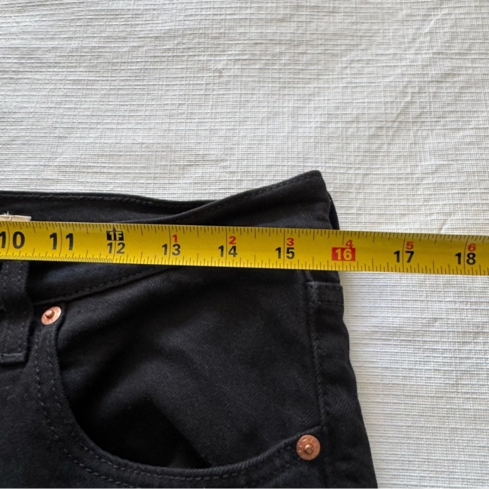 Levi's Black High-Rise Cropped Straight Jeans - Picture 8 of 11
